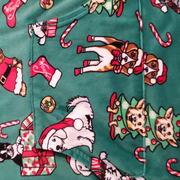 5/$15 Green Dog Christmas Shirt, size S - Picture 2 of 6